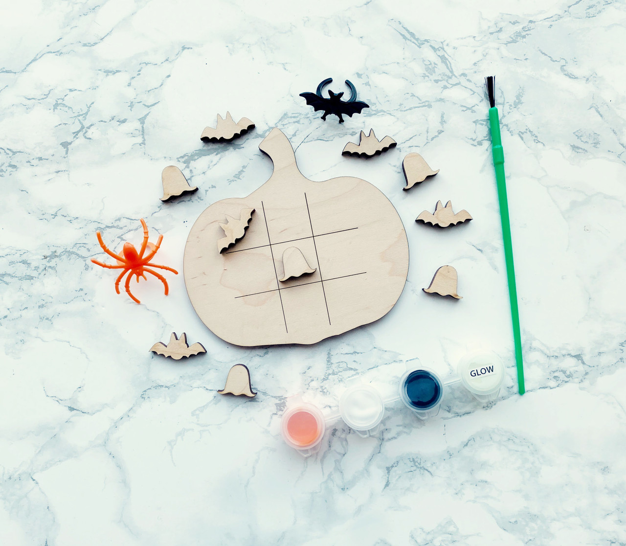 Halloween tic tac toe kit